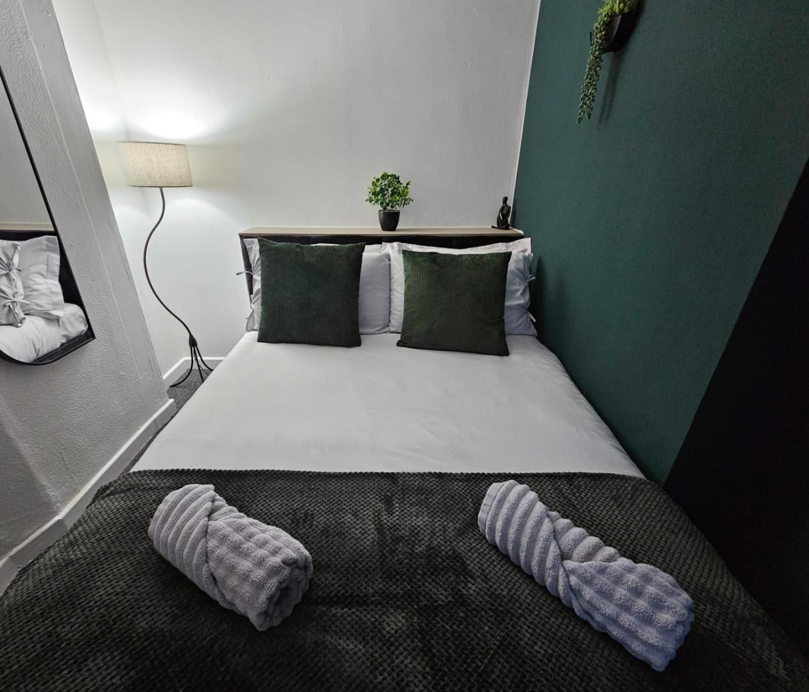 Ground Floor With Parking Apartment Kingston upon Hull